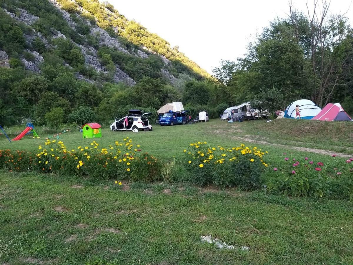 Camp Podkraj 호텔 비르파자르 외부 사진